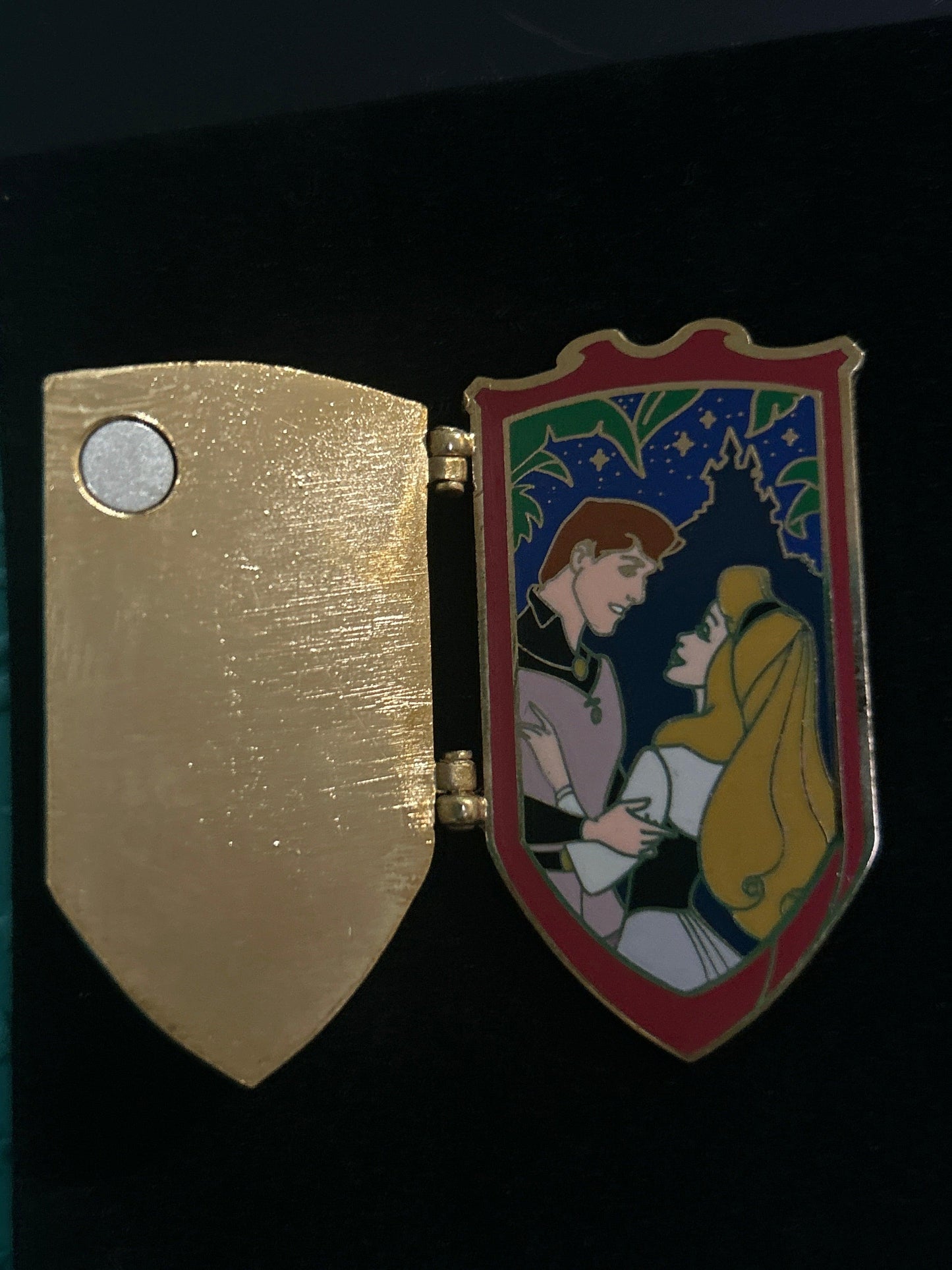 Disney Shopping Shield Aurora and Phillip hinged