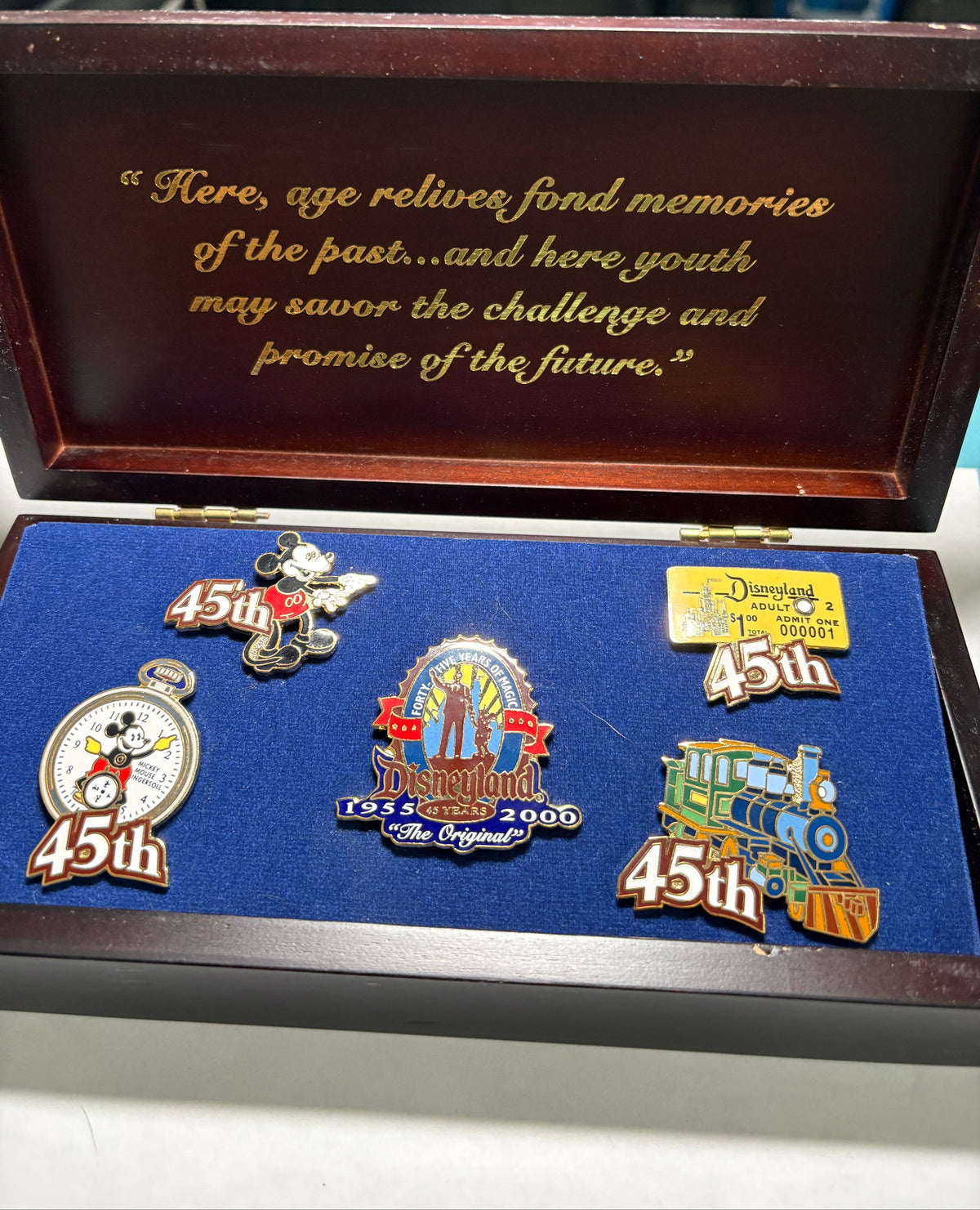 Disneyland 45th Anniversary Box Set Mickey Train Mickey Watch Ticket Partners Statue