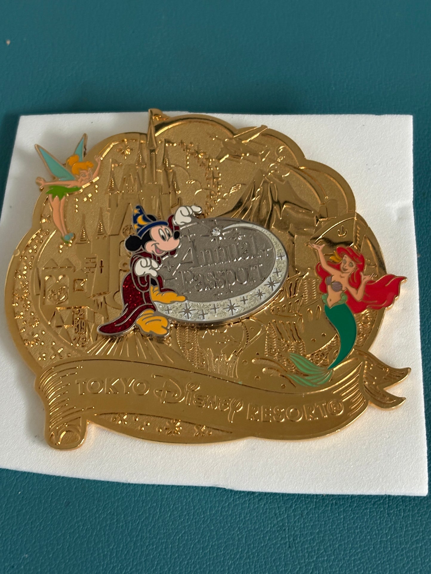 Annual Passholder Pin & Frame Base