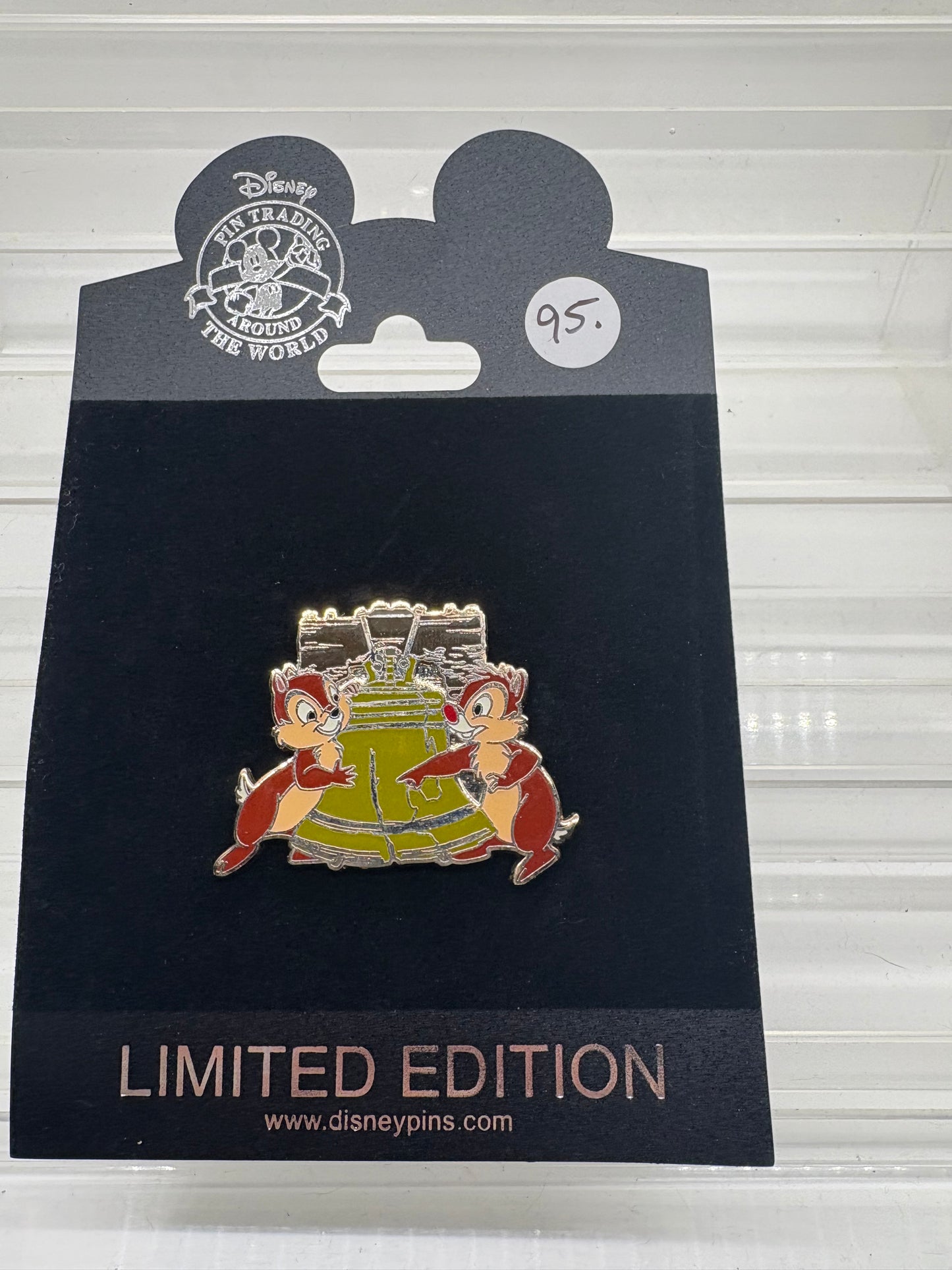 Disney Pin Chip An Dale Liberty Bell Monument Series