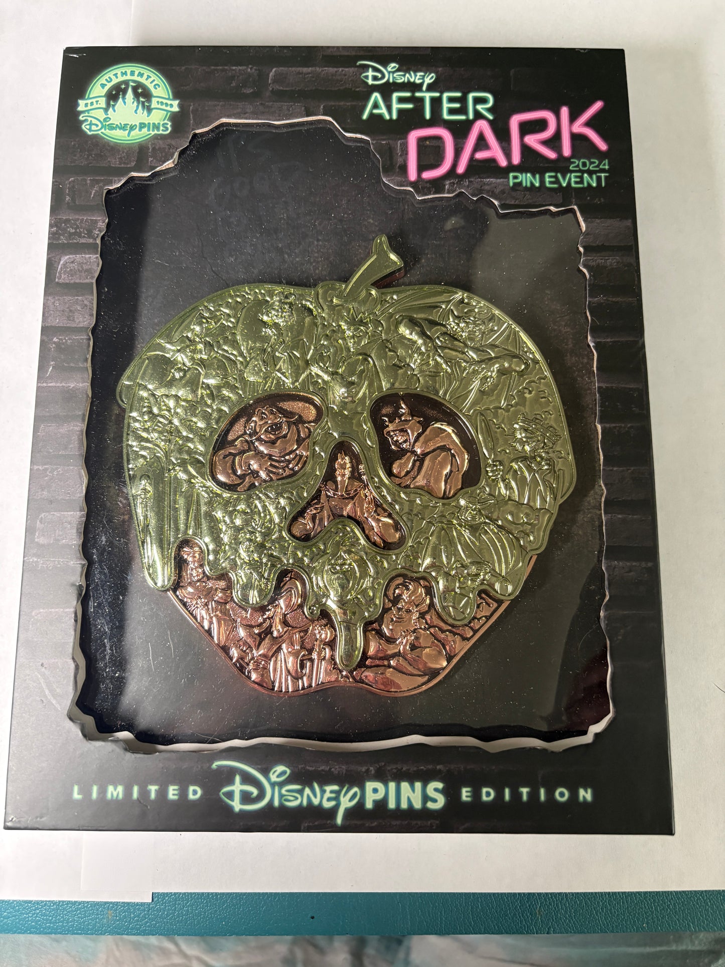 Villians Poisin Apple