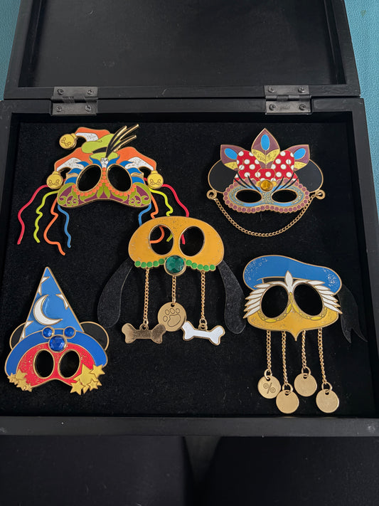 Character Mask Pins Boxed Set Mickey's Parti Gras